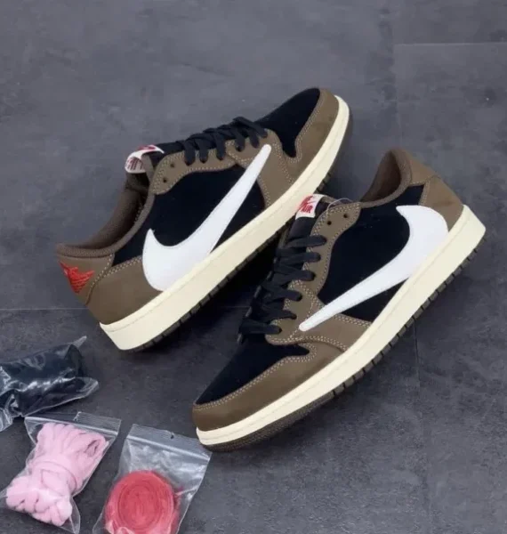 Men’s Travis Scott x Air Jordan 1 Low Shoes