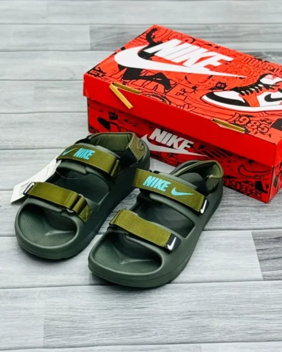 Nike Benassi Slides