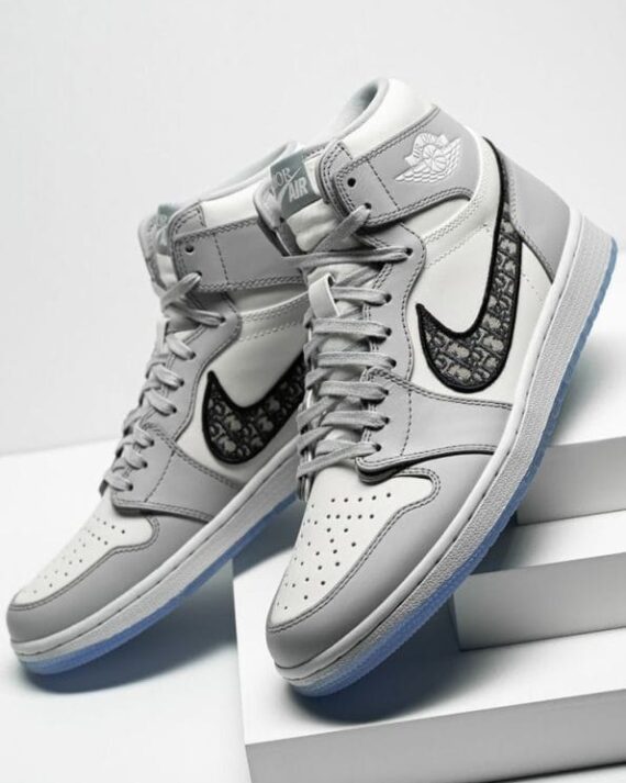 Air Jordan 1 Retro High Dior Shoes